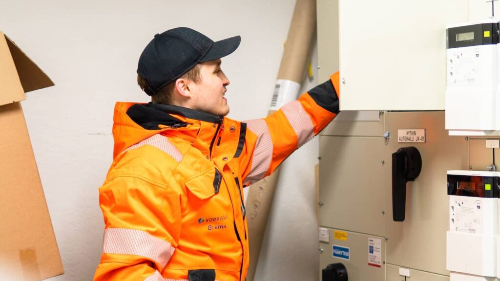 Sähköasentaja sähkökaapilla