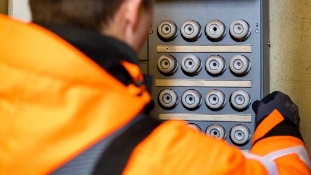 Sulaketaulun vaihto hinta 2025 – mitä sähkökaappi maksaa?